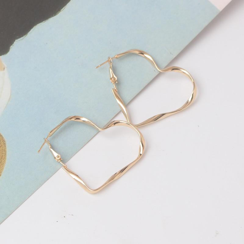 New Gold Color Heart Hoop Earrings for Women Exaggerated Metal Earrings 40mm Hoop Earrings Punk Hiphop Style Female Earrings
New Gold Color Heart Hoop Earrings for Women Exaggerated Metal Earrings 40mm Hoop Earrings Punk Hiphop Style Female Earrings