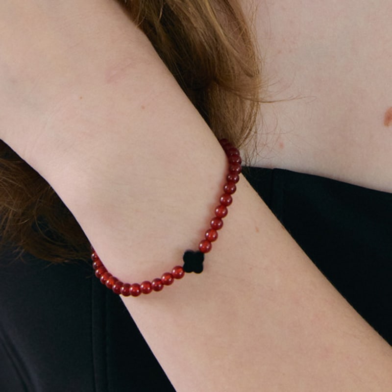 OudStudio Berry and Clover Bracelet Red
OudStudio Berry and Clover Bracelet Red