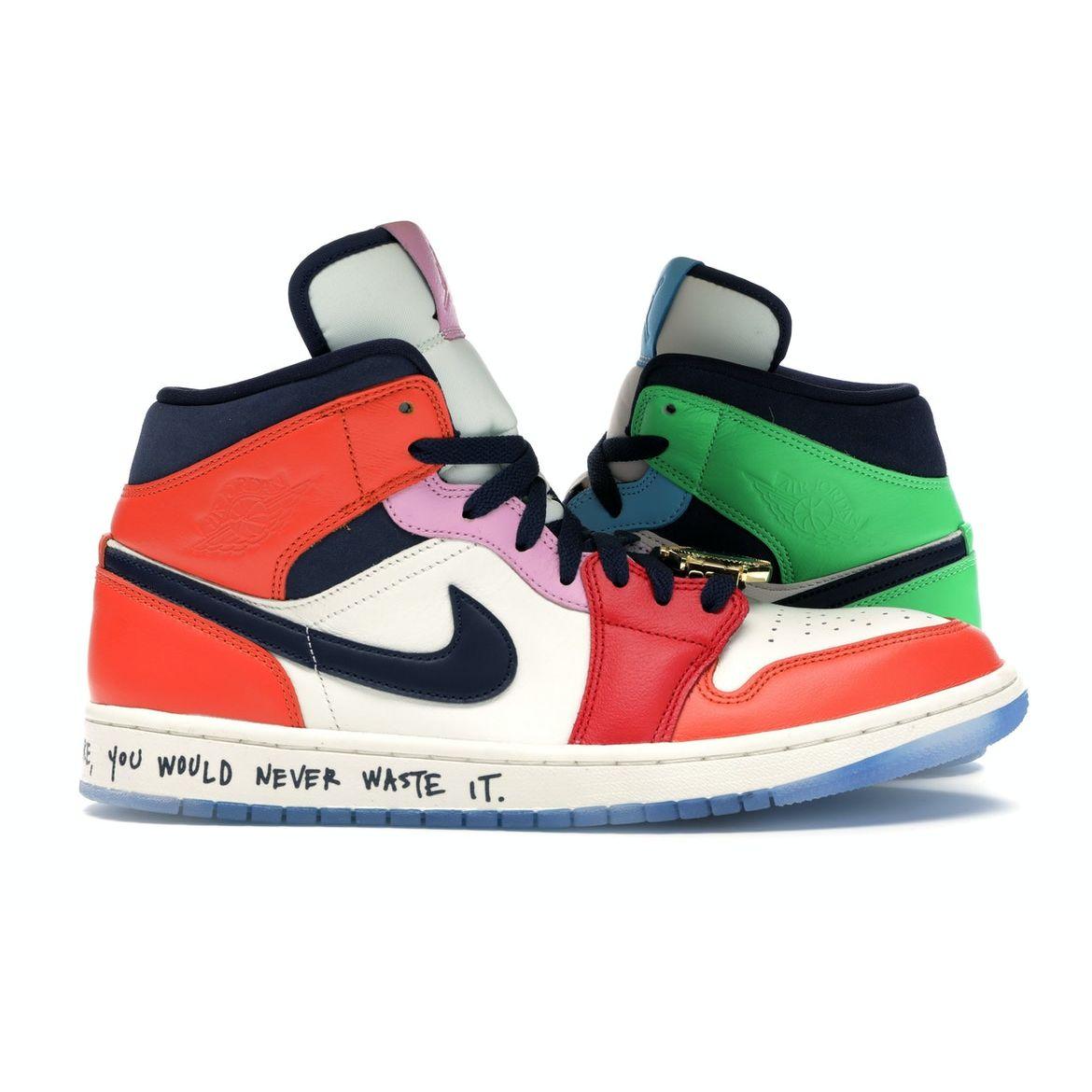 Кроссовки женские Melody Ehsani x Air Jordan 1 Mid Fearless разноцветные белые черные CQ7629-100
Кроссовки женские Melody Ehsani x Air Jordan 1 Mid Fearless разноцветные белые черные CQ7629-100