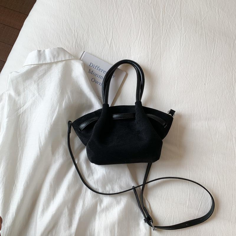 Niche light luxury matte handbag women s new work commute retro bucket messenger bag fashion casual wing bag чёрный
Niche light luxury matte handbag women s new work commute retro bucket messenger bag fashion casual wing bag чёрный