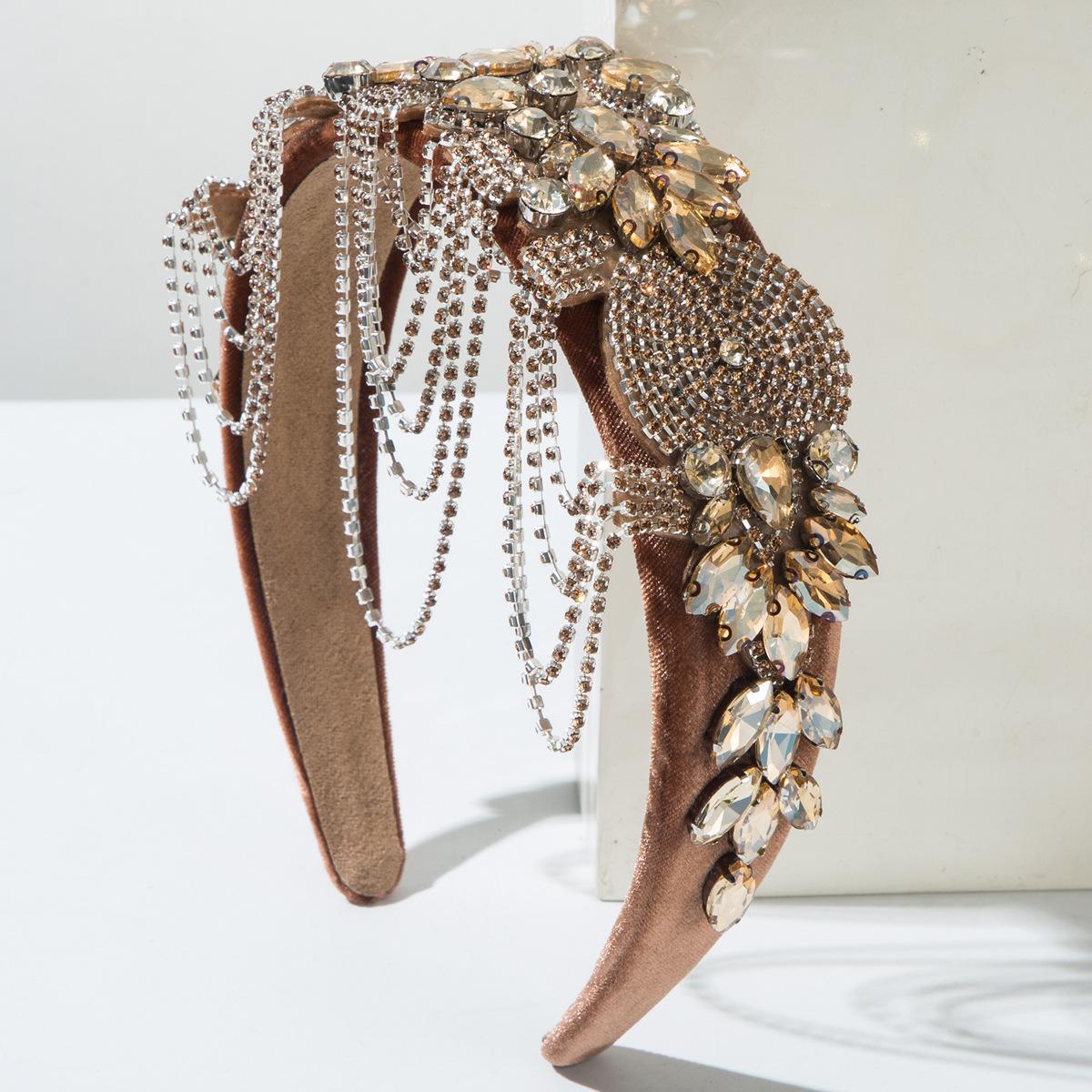 Новая высококачественная роскошная повязка на голову с бриллиантовой кисточкой и инкрустацией стеклом, блестящий темперамент, аксессуары для волос для вечеринки-бала
Новая высококачественная роскошная повязка на голову с бриллиантовой кисточкой и инкрустацией стеклом, блестящий темперамент, аксессуары для волос для вечеринки-бала