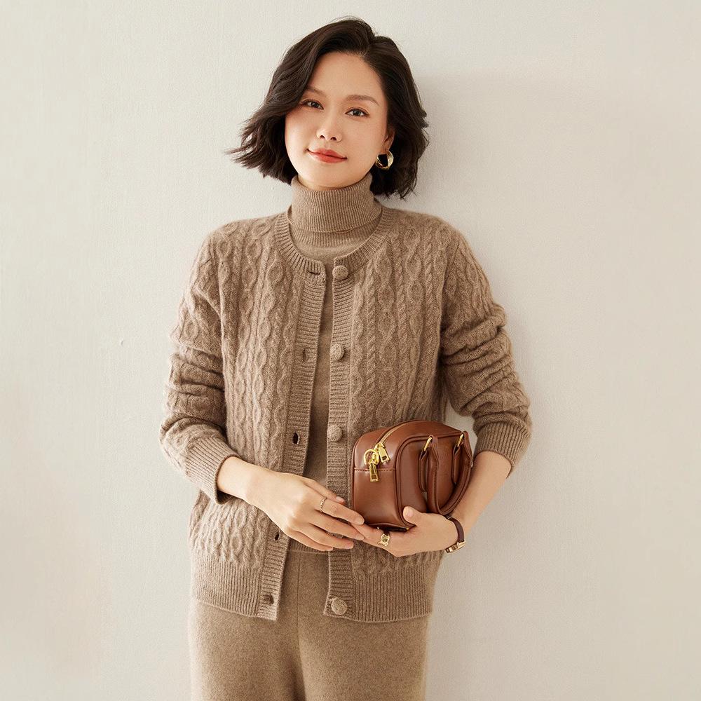 Women s Heavyweight Korean Style Cashmere Crew Neck Cardigan Sweater XL (suitable for 130-150 jin)
Women s Heavyweight Korean Style Cashmere Crew Neck Cardigan Sweater XL (suitable for 130-150 jin)