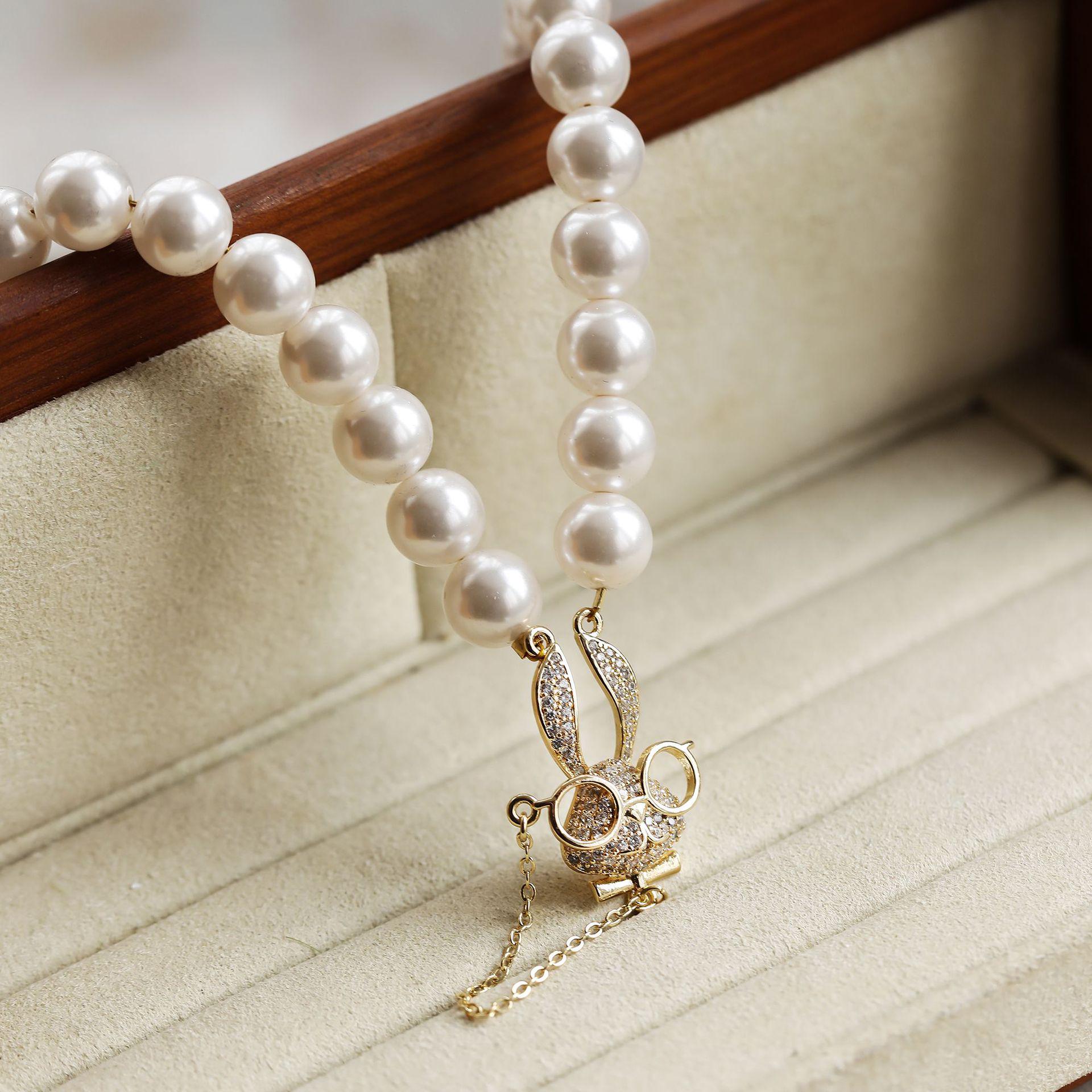 Chic Rabbit Titanium Steel Necklace: Trendy European-American Style with Full Diamond Design for Couples and Students
Chic Rabbit Titanium Steel Necklace: Trendy European-American Style with Full Diamond Design for Couples and Students