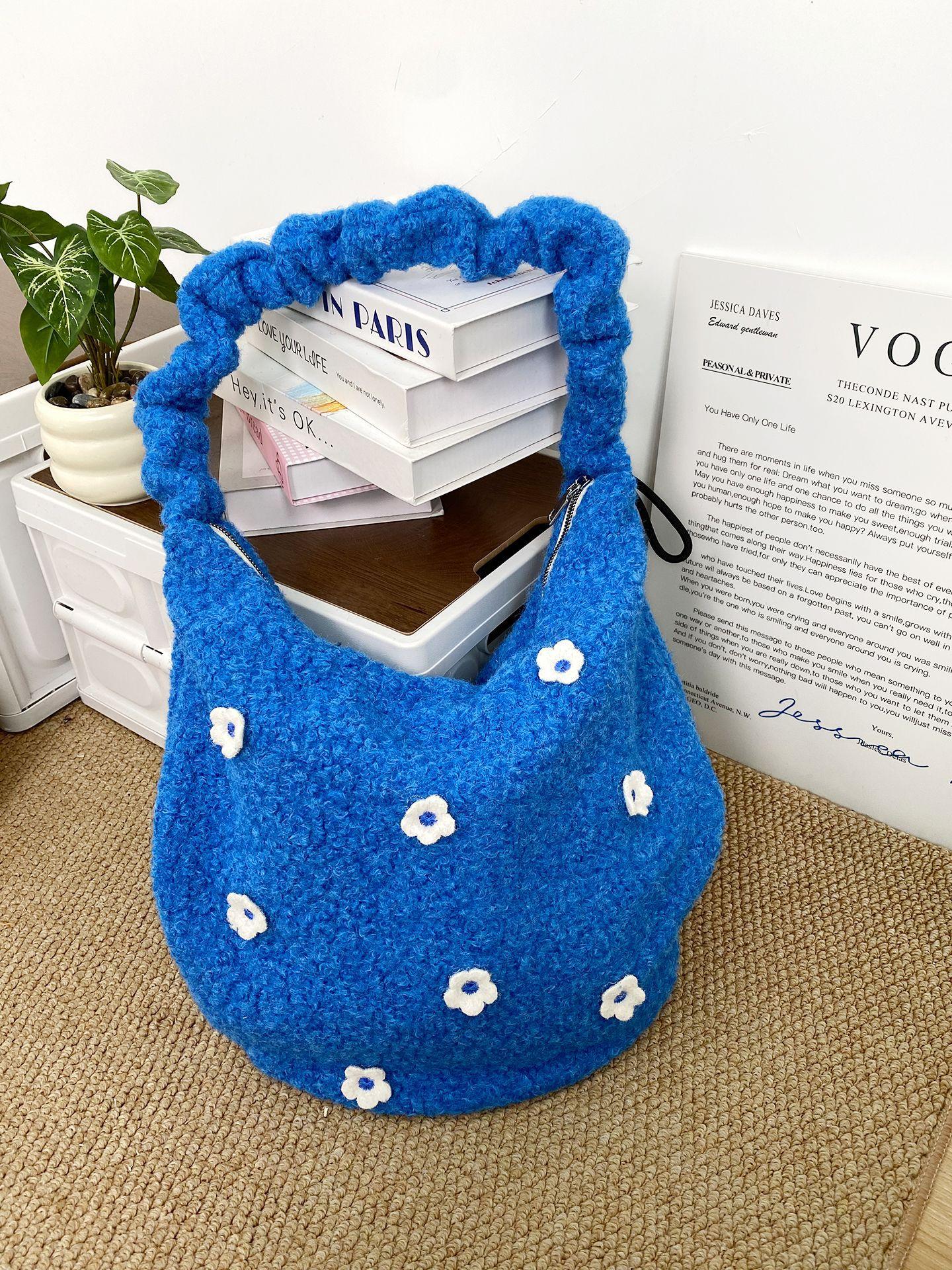 Fashion Three-dimensional Flower Plush Women s Shoulder Bags Drawstring Ladies Crossbody Bag Large Capacity Female Tote Bag
Fashion Three-dimensional Flower Plush Women s Shoulder Bags Drawstring Ladies Crossbody Bag Large Capacity Female Tote Bag