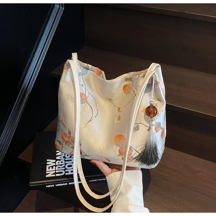 Embroidered canvas bag bag women s summer 2025 new niche shoulder underarm bag tote bag бежевый
Embroidered canvas bag bag women s summer 2025 new niche shoulder underarm bag tote bag бежевый