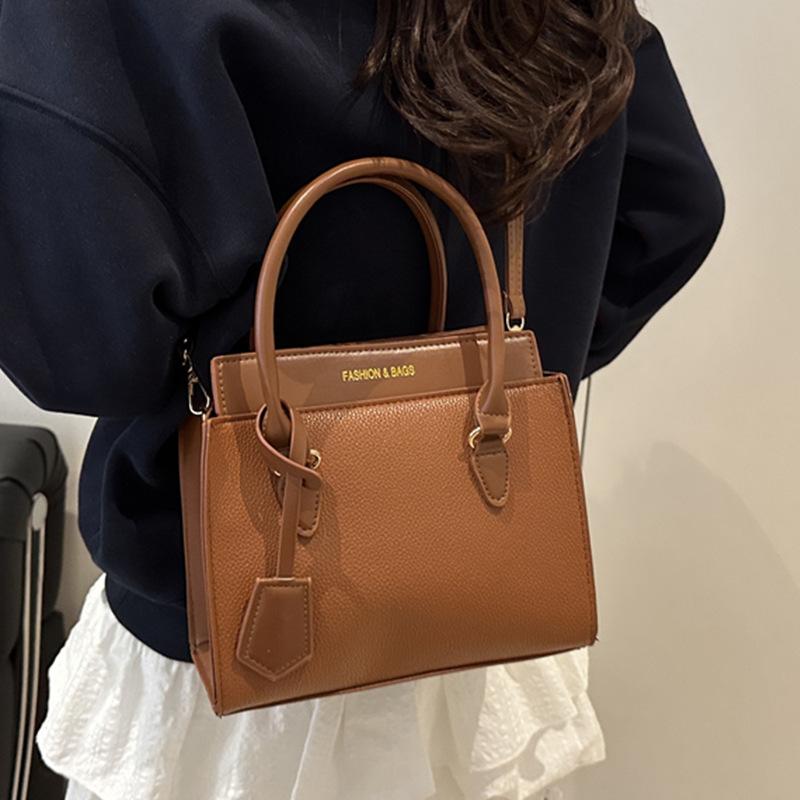 Temperament versatile bag women 2025 new fashion simple casual portable shoulder tote bag messenger bag коричневий
Temperament versatile bag women 2025 new fashion simple casual portable shoulder tote bag messenger bag коричневий