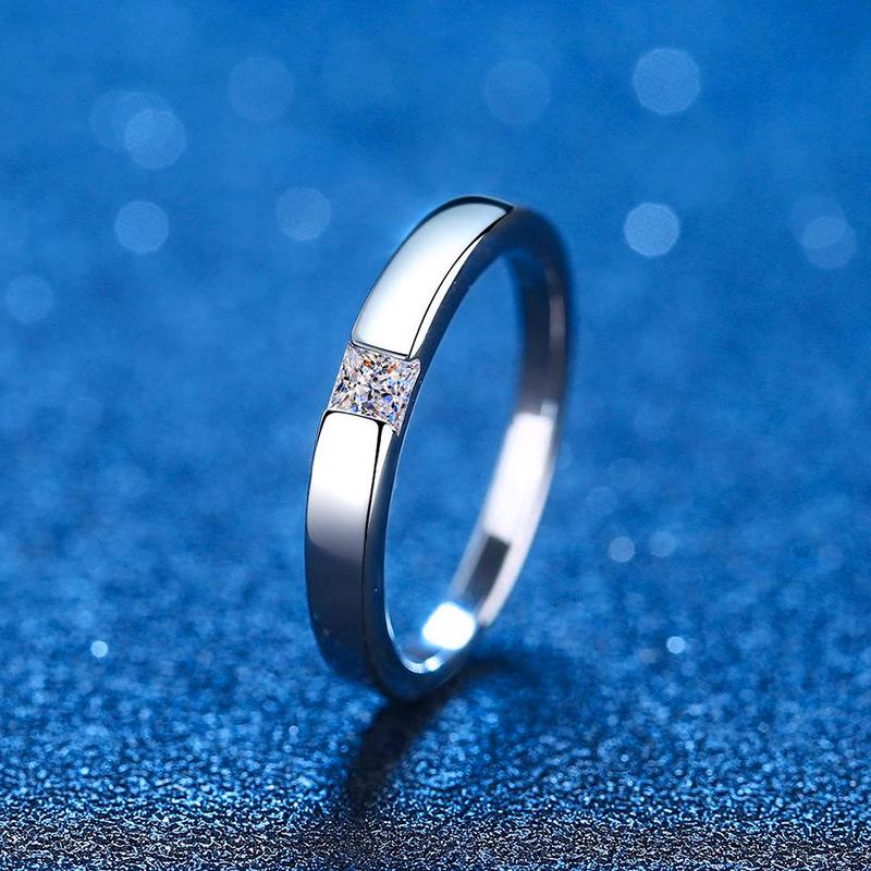 S925 Sterling Silver Unisex Moissanite Ring - Luxury Princess Cut, 0.3 Carat Simple Design Size 14
S925 Sterling Silver Unisex Moissanite Ring - Luxury Princess Cut, 0.3 Carat Simple Design Size 14