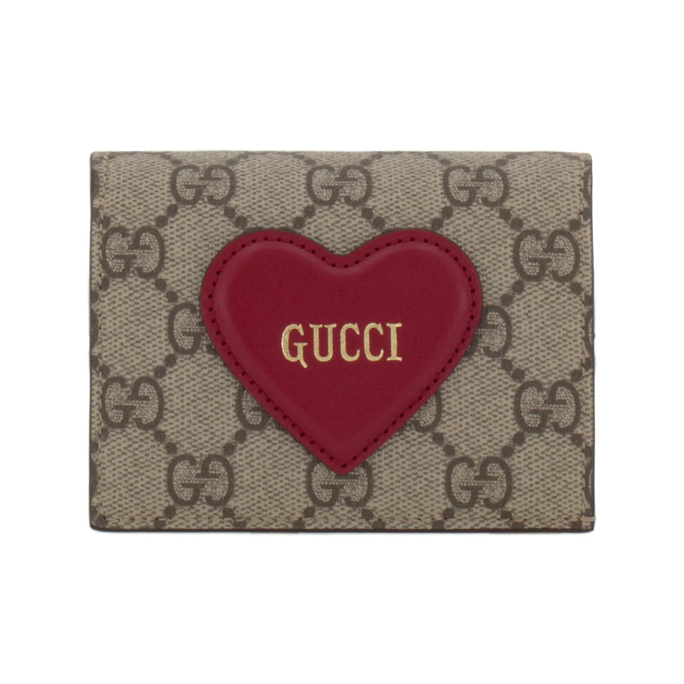 GUCCI Valentine s Day Collection Monogram Logo 3D Heart-Shaped Accent Double-Fold Clutch Canvas Card Holder Women s Style Brown Gift Set(Basic Set+Original Box&Handbag) коричневий
GUCCI Valentine s Day Collection Monogram Logo 3D Heart-Shaped Accent Double-Fold Clutch Canvas Card Holder Women s Style Brown Gift Set(Basic Set+Original Box&Handbag) коричневий