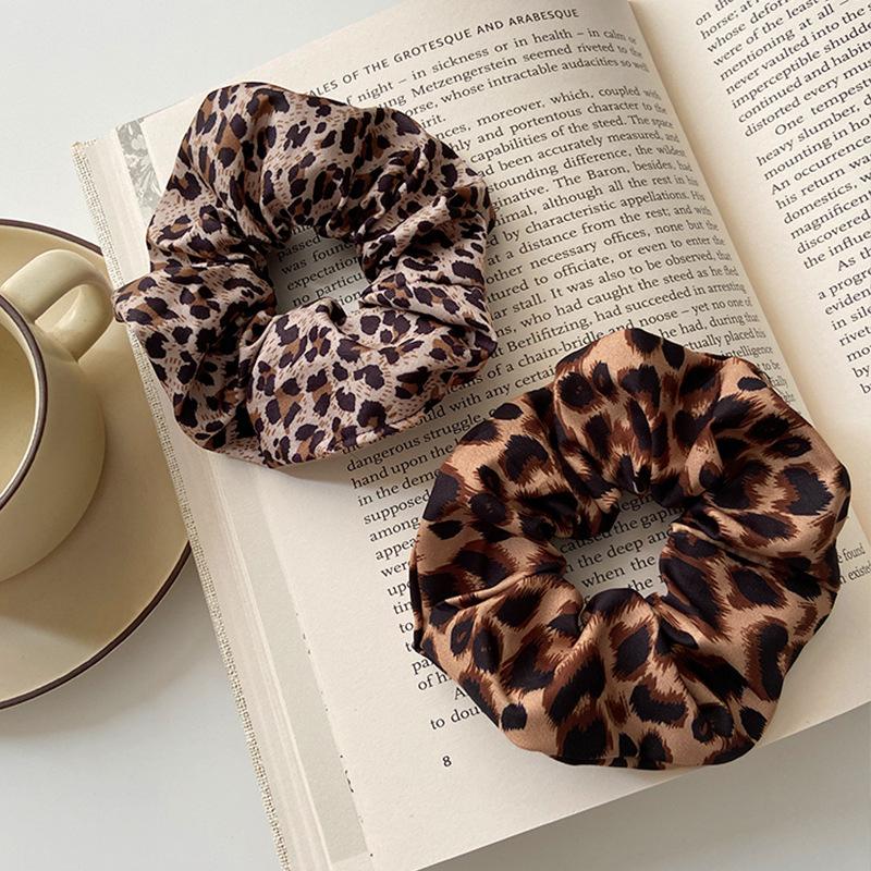 Elegant Women Hair Accessories Chiffon Casual 2pcs Leopard Print Scrunchies Hair Tie Rope Hair Band Ponytail Holder
Elegant Women Hair Accessories Chiffon Casual 2pcs Leopard Print Scrunchies Hair Tie Rope Hair Band Ponytail Holder