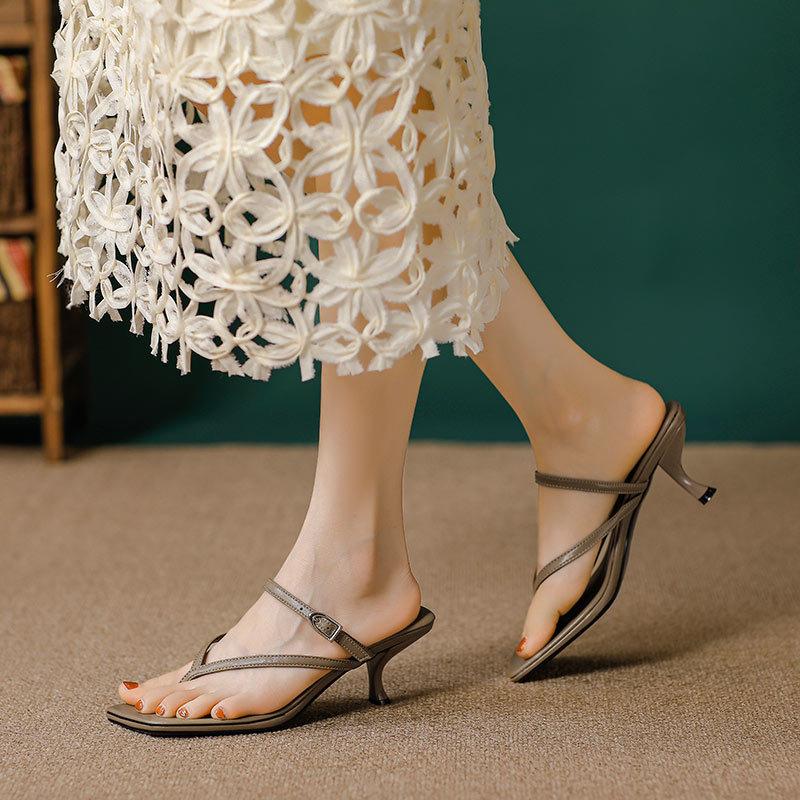 New high heels, thin heels, fashionable square head pinch sandals, kitten and flip-flops. 39 хакі
New high heels, thin heels, fashionable square head pinch sandals, kitten and flip-flops. 39 хакі