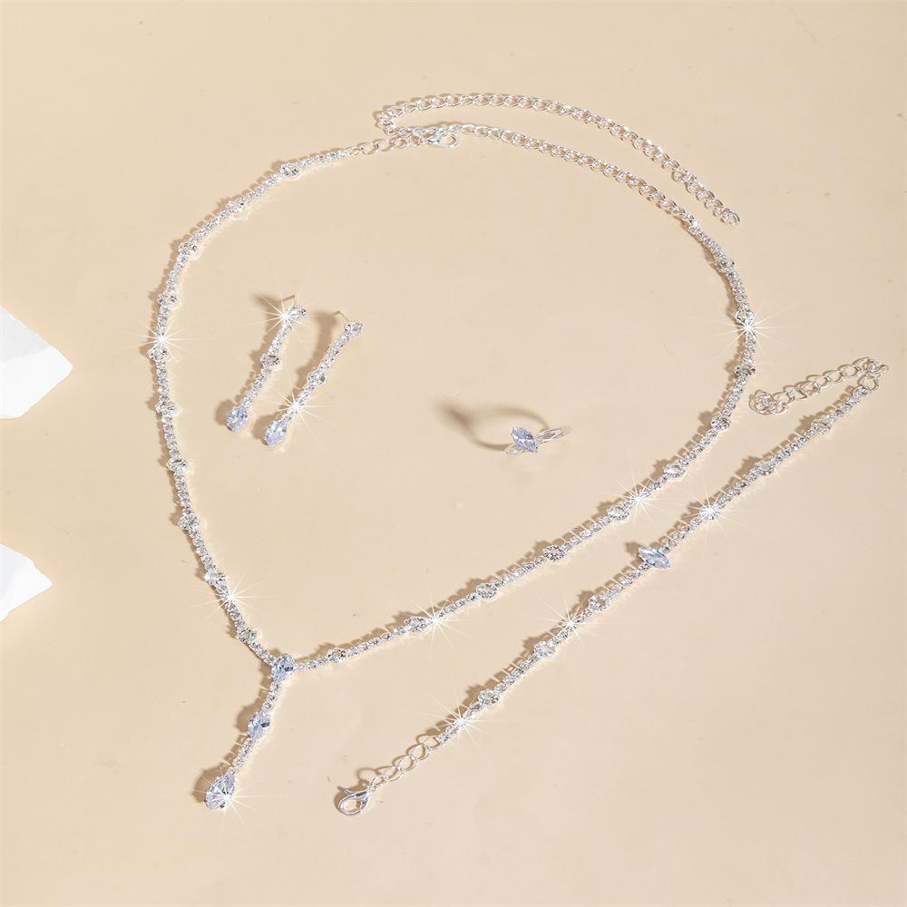 New Simple Atmospheric Water Diamond Women S Earrings Necklace Bracelet Jewelry Set Wedding Accessories серебряный
New Simple Atmospheric Water Diamond Women S Earrings Necklace Bracelet Jewelry Set Wedding Accessories серебряный