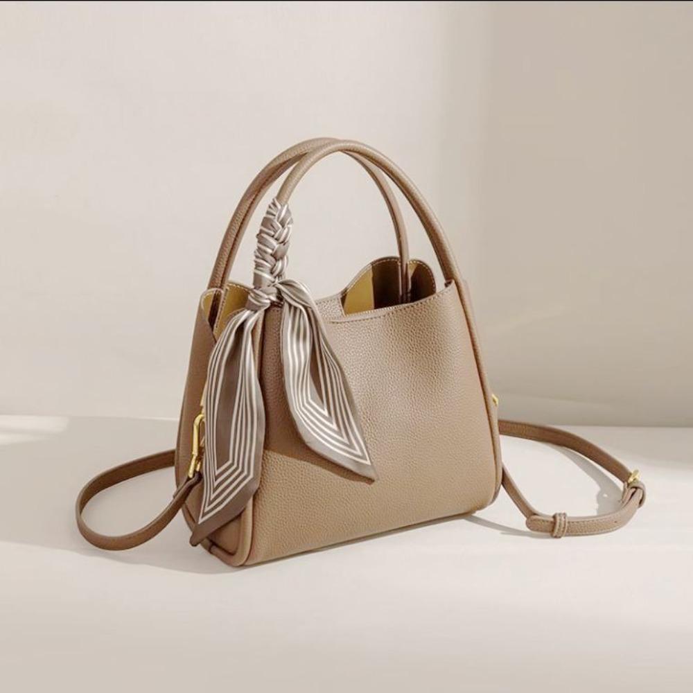 Hong Kong Purchasing Popular Handbag Women s 2026 New Leather Vegetable Basket Bucket Bag Niche Light Luxury Messenger Bag
Hong Kong Purchasing Popular Handbag Women s 2026 New Leather Vegetable Basket Bucket Bag Niche Light Luxury Messenger Bag