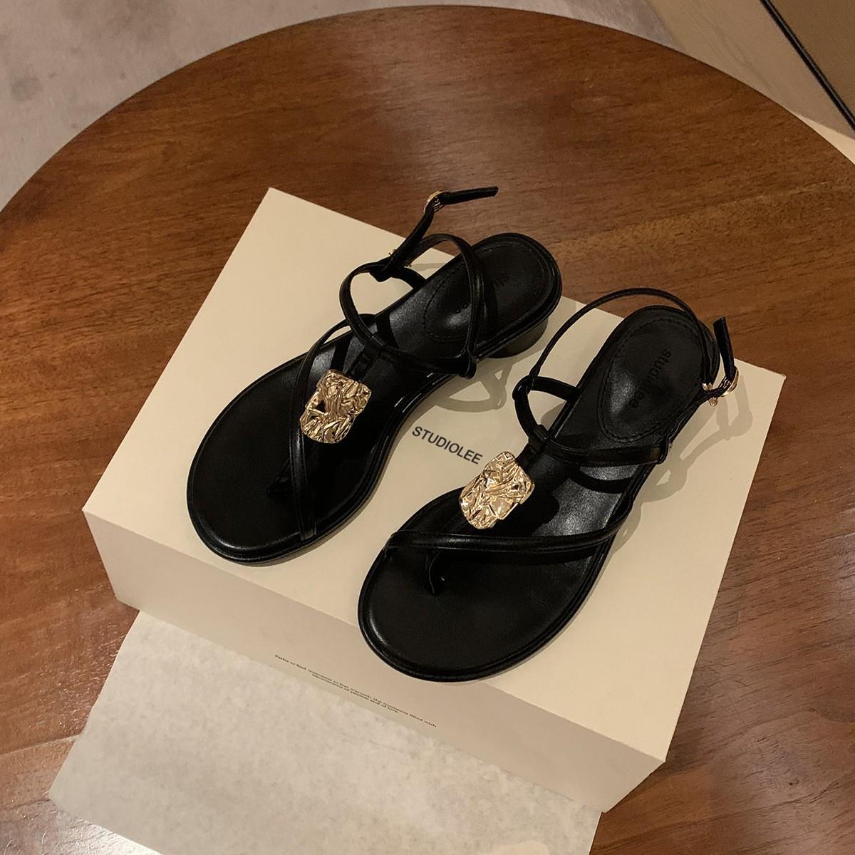 Fashion Versatile Summer Gentle Pure Wind Strap Set Toes Low Heel Round Head Sweet Versatile Fashion Sandals Women 35 чорний
Fashion Versatile Summer Gentle Pure Wind Strap Set Toes Low Heel Round Head Sweet Versatile Fashion Sandals Women 35 чорний