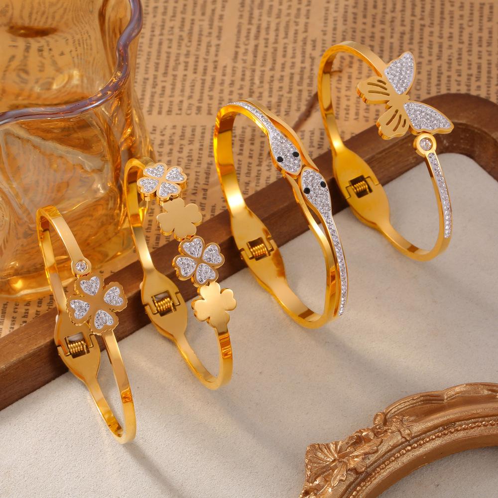Mori Style Luxury Gold-Plated Titanium Bracelet with Diamond-Inlaid Butterfly & Four-Leaf Clover Design
Mori Style Luxury Gold-Plated Titanium Bracelet with Diamond-Inlaid Butterfly & Four-Leaf Clover Design