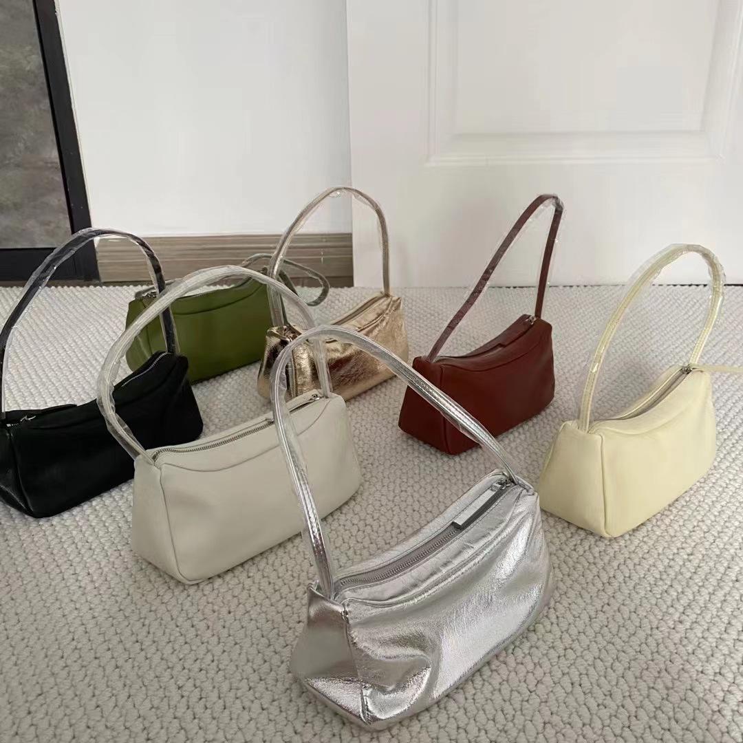 Niche Design New Underarm Baotou Layered Leather Commuter Simple Shoulder Bag Handheld Small Square Bag For Women
Niche Design New Underarm Baotou Layered Leather Commuter Simple Shoulder Bag Handheld Small Square Bag For Women