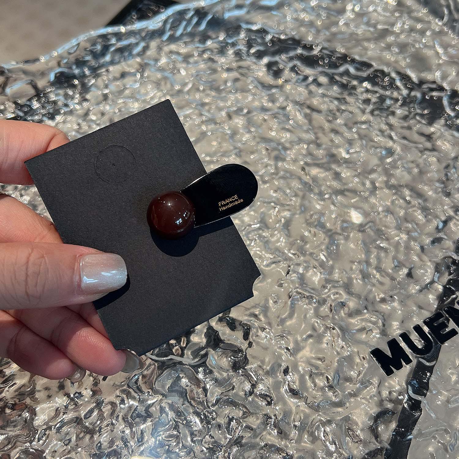 Заколка-утиный клюв в форме сердца цвета кофе Майяра для челки и ломких волос
Заколка-утиный клюв в форме сердца цвета кофе Майяра для челки и ломких волос