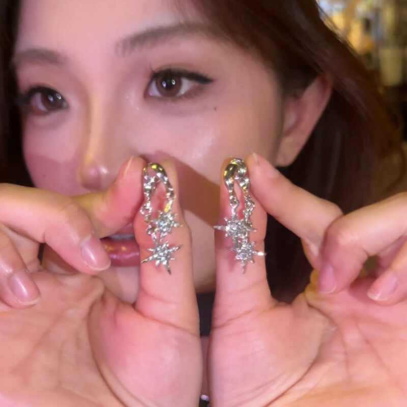 Super flash diamond mango star stud earrings women s light luxury high-end temperament celebrity earrings rear hanging niche design earrings
Super flash diamond mango star stud earrings women s light luxury high-end temperament celebrity earrings rear hanging niche design earrings