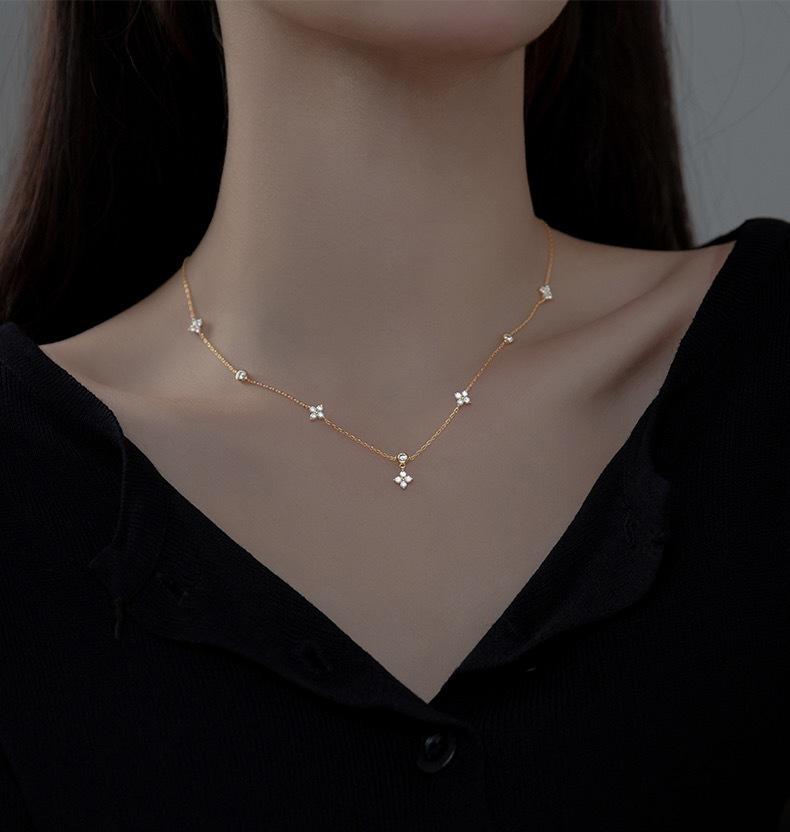 Ожерелье Женское легкое роскошное темпераментное ожерелье с четырьмя листами клевера японский и корейский нишевый дизайн высококачественная летняя цепочка на ключицу
Ожерелье Женское легкое роскошное темпераментное ожерелье с четырьмя листами клевера японский и корейский нишевый дизайн высококачественная летняя цепочка на ключицу