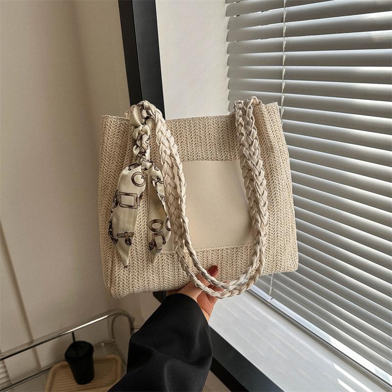 Тренд плетения, большая вместительная сумка, женская, новинка весны 2024 года, модная сумка через плечо, повседневная сумка из шелкового шарфа для поездок на работу белый
Тренд плетения, большая вместительная сумка, женская, новинка весны 2024 года, модная сумка через плечо, повседневная сумка из шелкового шарфа для поездок на работу белый