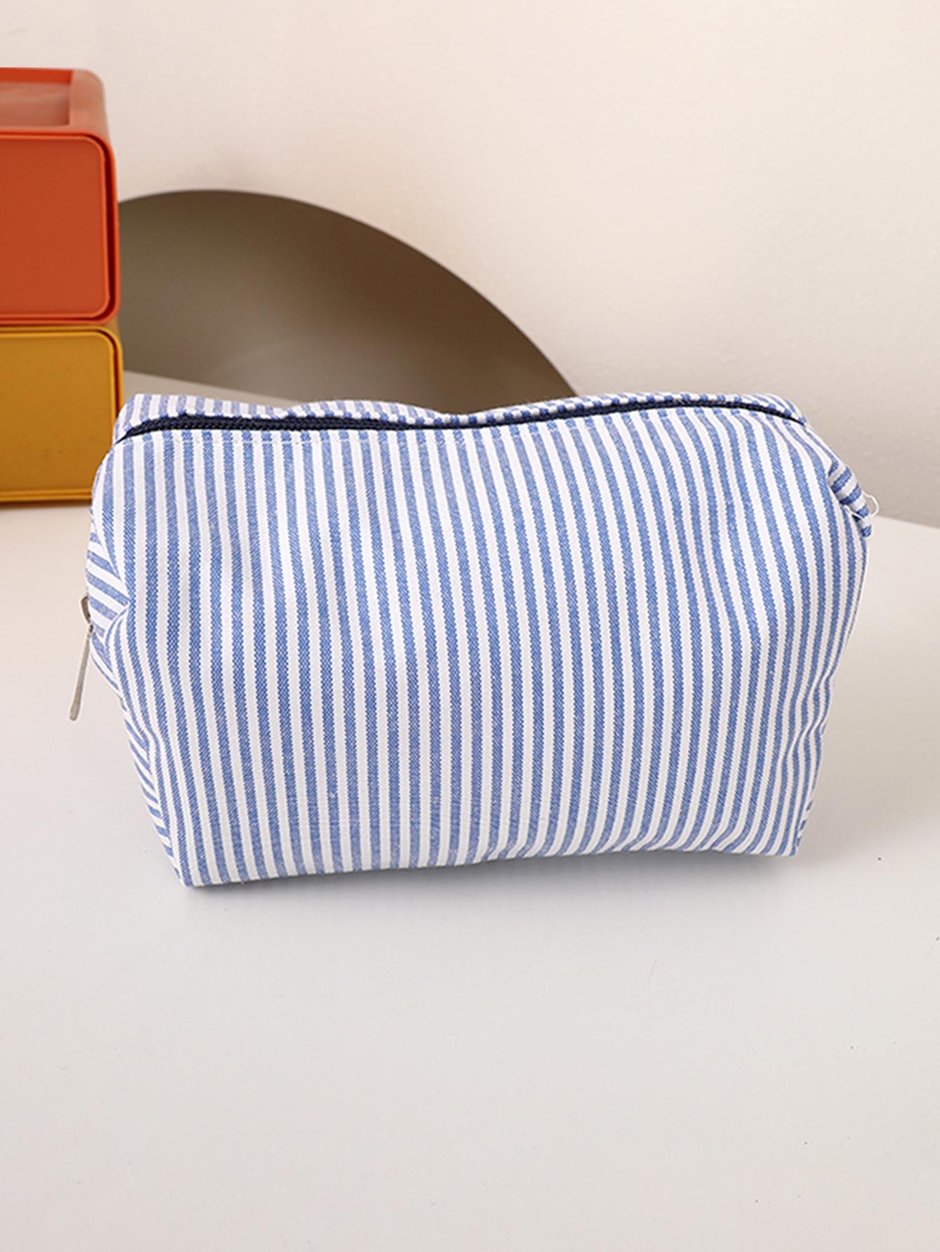 Retro large-capacity pencil case, used for storing student stationery and desk items, portable school supplies gift for friends
Retro large-capacity pencil case, used for storing student stationery and desk items, portable school supplies gift for friends