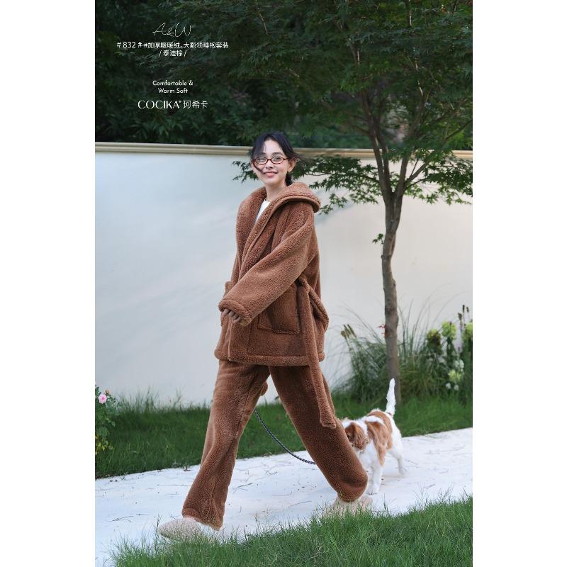 Зимняя флисовая утолщенная пижама с лацканами, женская свободная теплая банная пижама из кораллового флиса, домашняя одежда, комплект из двух предметов average size (80-70kg)
Зимняя флисовая утолщенная пижама с лацканами, женская свободная теплая банная пижама из кораллового флиса, домашняя одежда, комплект из двух предметов average size (80-70kg)