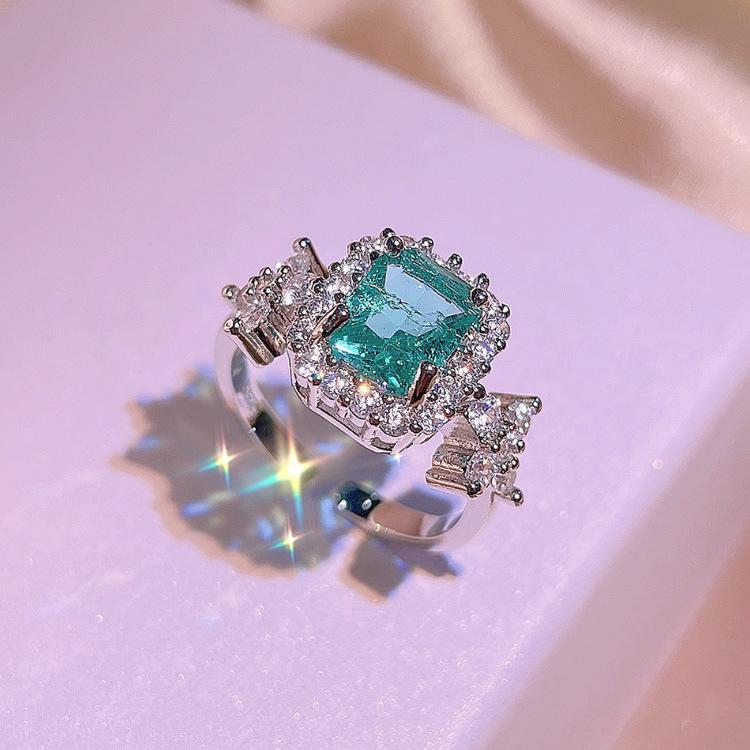 Винтажный комплект из трех поддельных ювелирных изделий Paraíba
Винтажный комплект из трех поддельных ювелирных изделий Paraíba