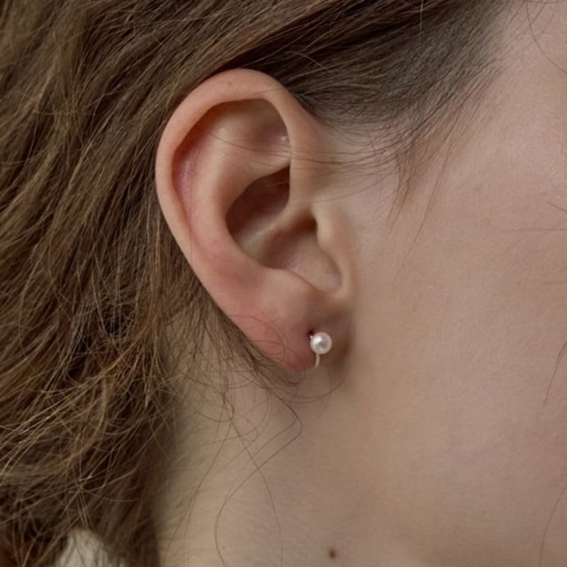 BEFORE MOONRISE Tiny Pearl Ring Earrings SE304 Silver
BEFORE MOONRISE Tiny Pearl Ring Earrings SE304 Silver