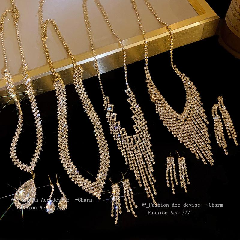 Rhinestone Teardrop Geometric Necklace - Elegant European and American Fashion Design for Women
Rhinestone Teardrop Geometric Necklace - Elegant European and American Fashion Design for Women