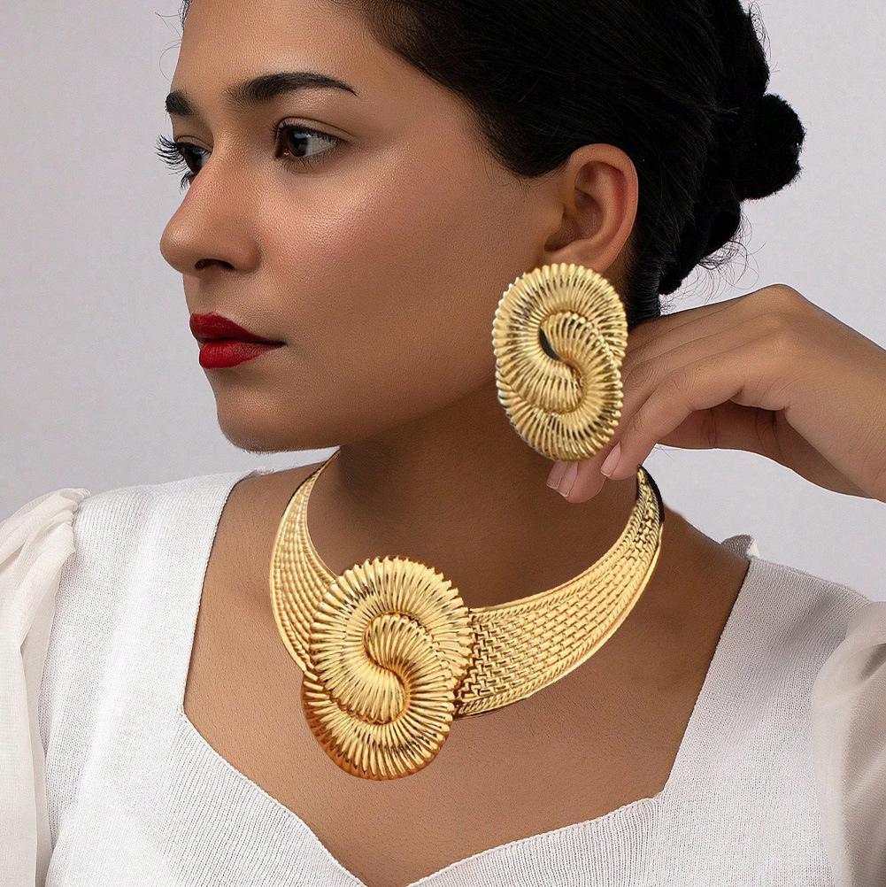 Винтажное геометрическое ожерелье с витой нитью, 8 цифровых цветов, воротник, личность, преувеличенное гофрированное женское ожерелье
Винтажное геометрическое ожерелье с витой нитью, 8 цифровых цветов, воротник, личность, преувеличенное гофрированное женское ожерелье