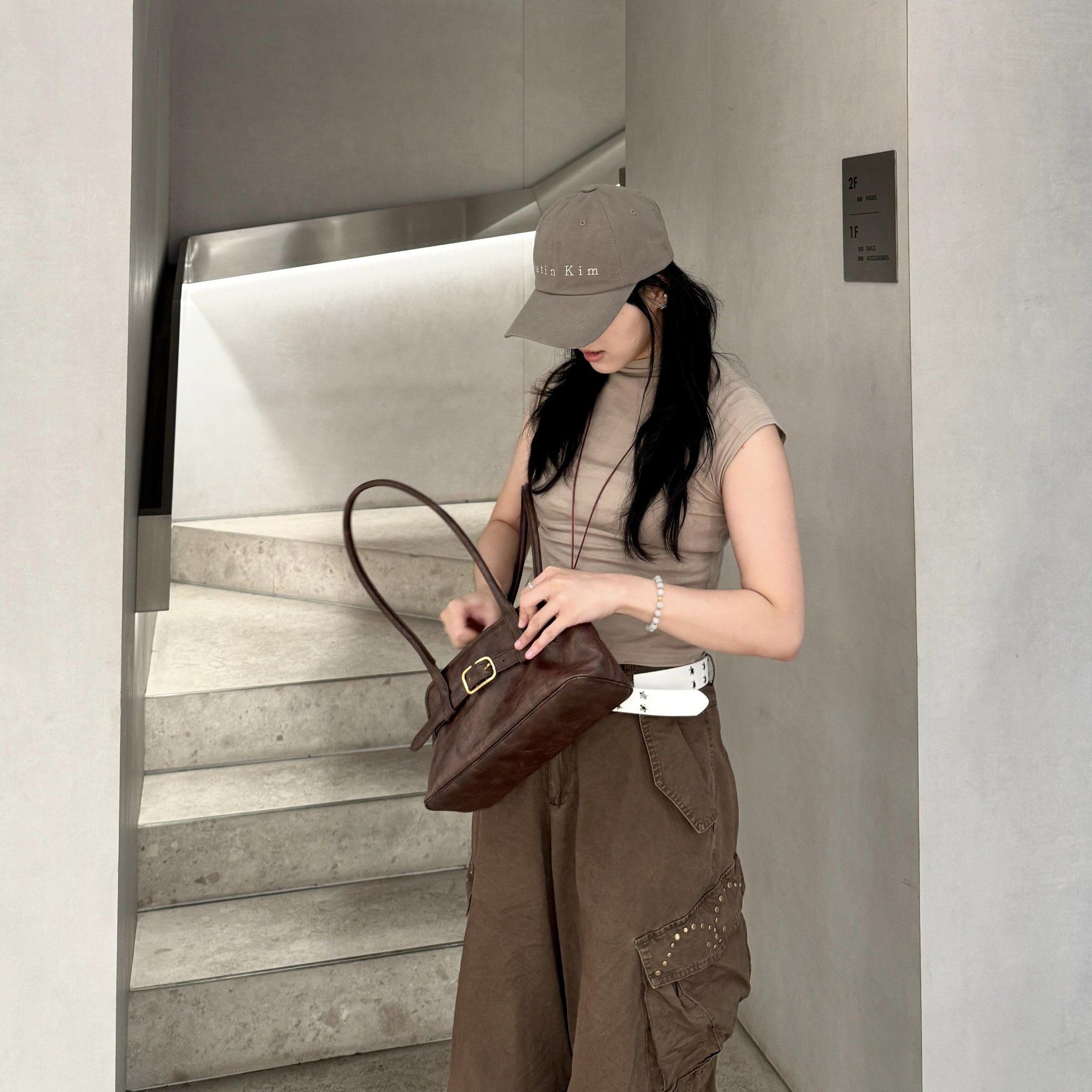 Korean Retro Belt Decoration Handbag Women Mulard Large Capacity Shoulder Bag Ladies Fashion Versatile Everyday Underarm Bag New 29x14x10cm кофейный
Korean Retro Belt Decoration Handbag Women Mulard Large Capacity Shoulder Bag Ladies Fashion Versatile Everyday Underarm Bag New 29x14x10cm кофейный