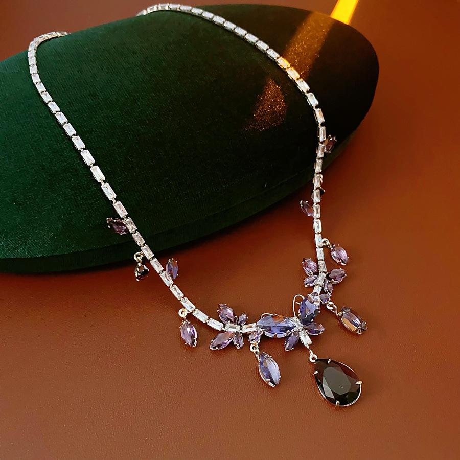 Inlaid Rhinestone Butterfly Water Drop Ear Hook Necklace Set Light Luxury High-end Retro Exquisite Bride Jewelry Sets for Women
Inlaid Rhinestone Butterfly Water Drop Ear Hook Necklace Set Light Luxury High-end Retro Exquisite Bride Jewelry Sets for Women