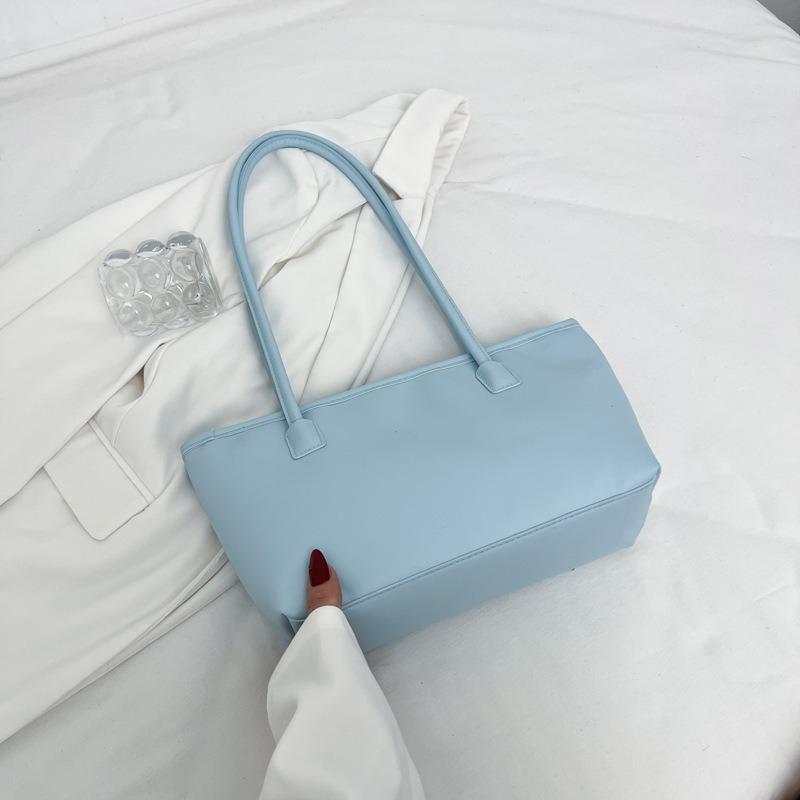 Сегодня популярны сумки-тоут большой вместимости, женские новые ретро-сумки подмышку, высококачественные текстурированные сумки через плечо. синий
Сегодня популярны сумки-тоут большой вместимости, женские новые ретро-сумки подмышку, высококачественные текстурированные сумки через плечо. синий