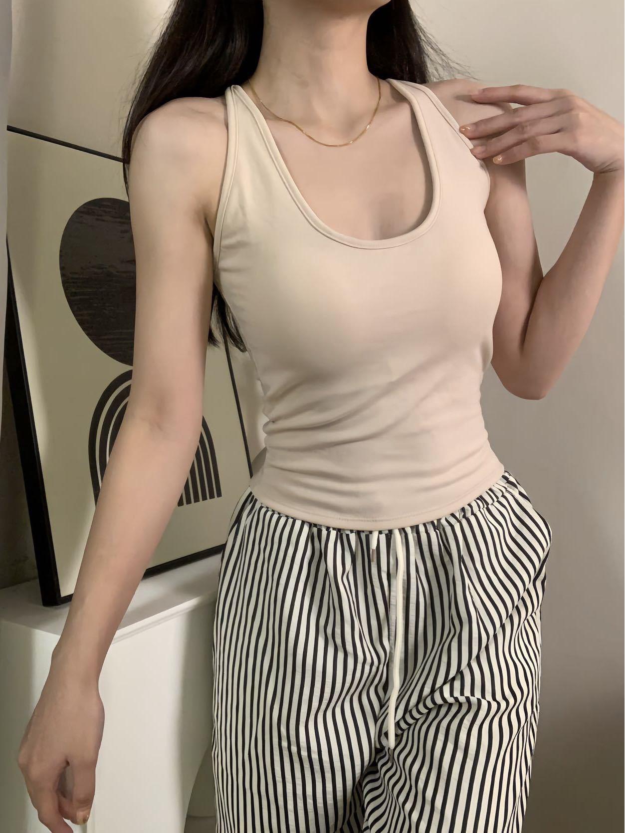 925# Brushed French Halter Tank Top with Chest Pads - Autumn/Winter 2025 Warm, Sexy, Beautiful Back Base Layer. One Size (80-120 jin)
925# Brushed French Halter Tank Top with Chest Pads - Autumn/Winter 2025 Warm, Sexy, Beautiful Back Base Layer. One Size (80-120 jin)