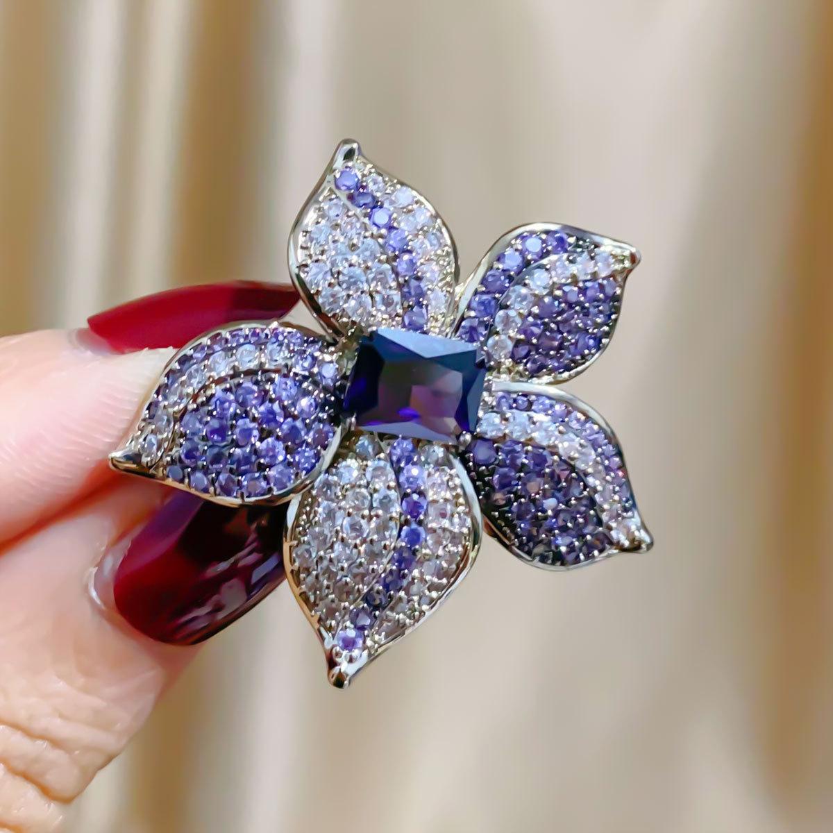 Women s Light Luxury Design Elegant Inlaid Zircon Purple Star Flower Brooch Fashionable Versatile Niche Design Brooch
Women s Light Luxury Design Elegant Inlaid Zircon Purple Star Flower Brooch Fashionable Versatile Niche Design Brooch