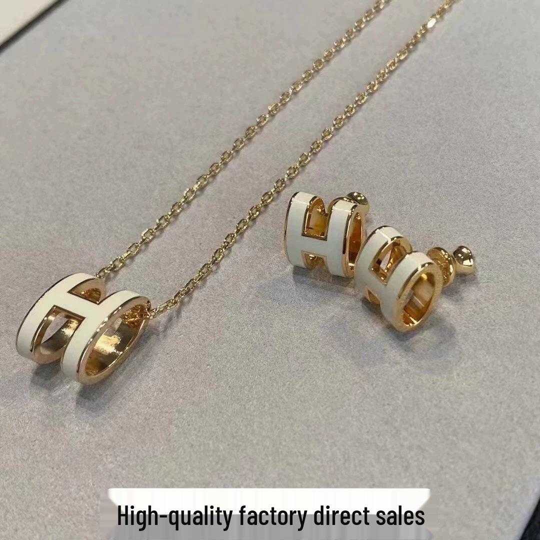Love Home High-Quality CNC Gold-Plated H Choker Necklace - Available in Rose Gold, White, Milk Tea Colors & Various Sizes Mini Necklace Gold
Love Home High-Quality CNC Gold-Plated H Choker Necklace - Available in Rose Gold, White, Milk Tea Colors & Various Sizes Mini Necklace Gold