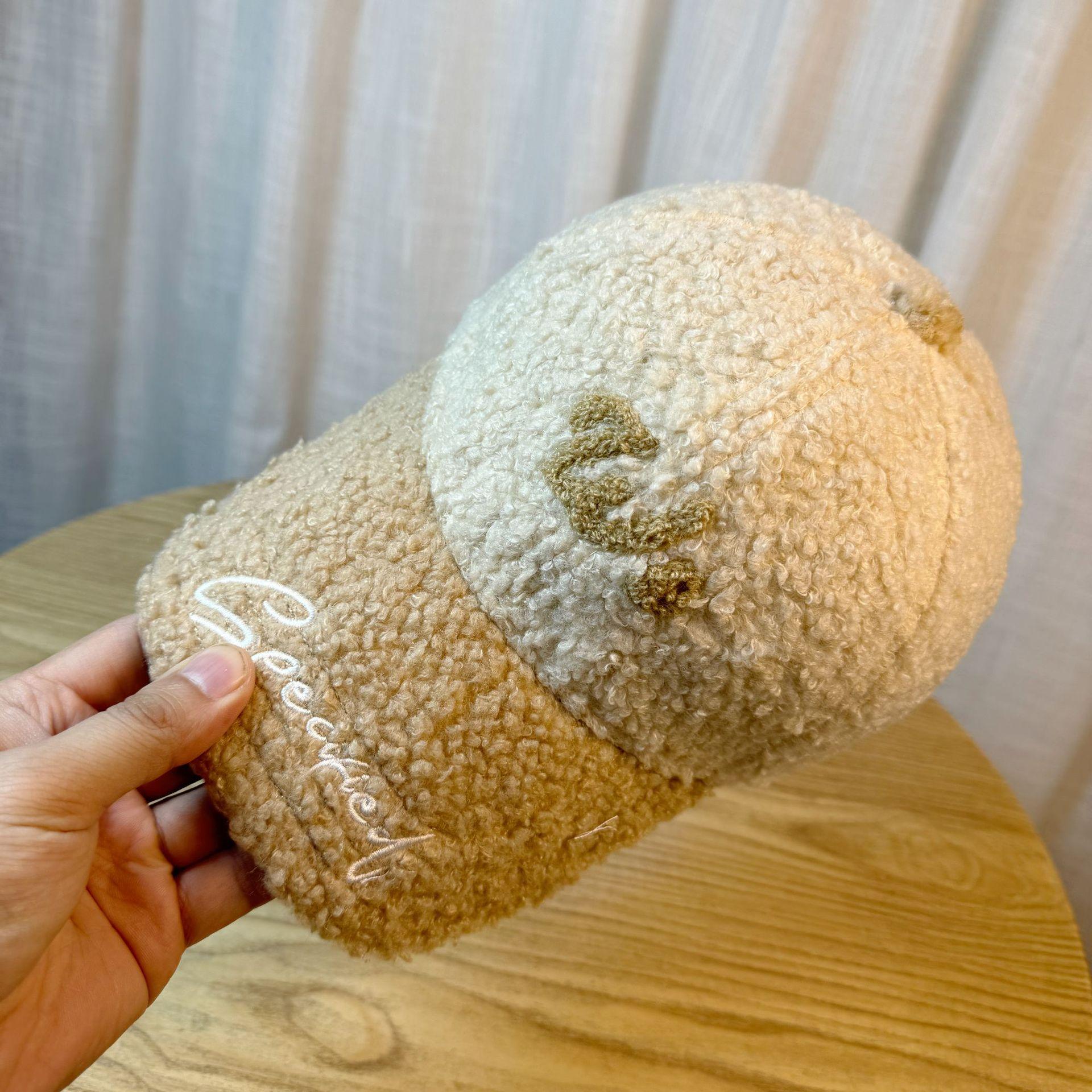 New Autumn and Winter Peaked Cap Women s Letter Color Blocked Lamb Wool Baseball Cap Warm and Versatile Outdoor Plush Hat adjustable
New Autumn and Winter Peaked Cap Women s Letter Color Blocked Lamb Wool Baseball Cap Warm and Versatile Outdoor Plush Hat adjustable