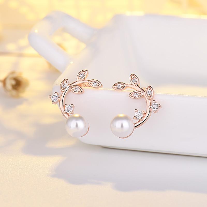 Gentle, Small, Micro-insert Zircon Leaves Pearl Earrings for Women рожевий колір золота
Gentle, Small, Micro-insert Zircon Leaves Pearl Earrings for Women рожевий колір золота