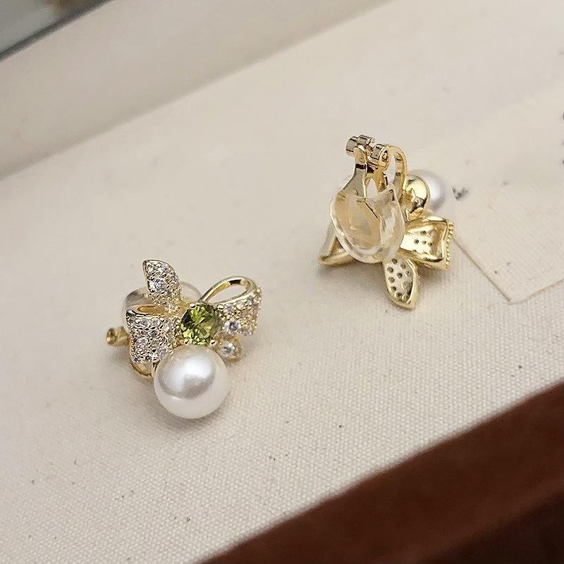 Серьги-пусеты с бантом, цирконом и жемчугом, ретро, высококлассные, легкая роскошь, универсальные, с темпераментом
Серьги-пусеты с бантом, цирконом и жемчугом, ретро, высококлассные, легкая роскошь, универсальные, с темпераментом