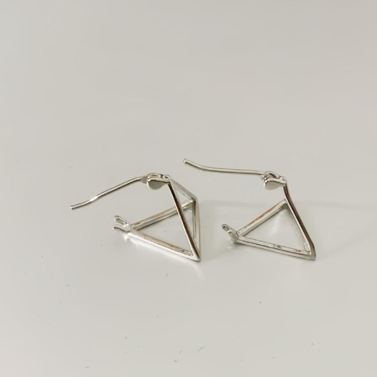 Women s Geometric Triangle Earrings - European & American Style платиновий
Women s Geometric Triangle Earrings - European & American Style платиновий