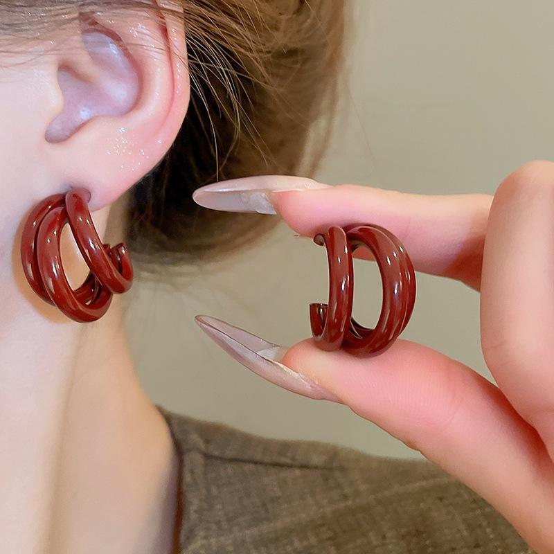 Retro Hong Kong style temperament earrings summer new metal stud earrings niche versatile earrings wholesale women
Retro Hong Kong style temperament earrings summer new metal stud earrings niche versatile earrings wholesale women