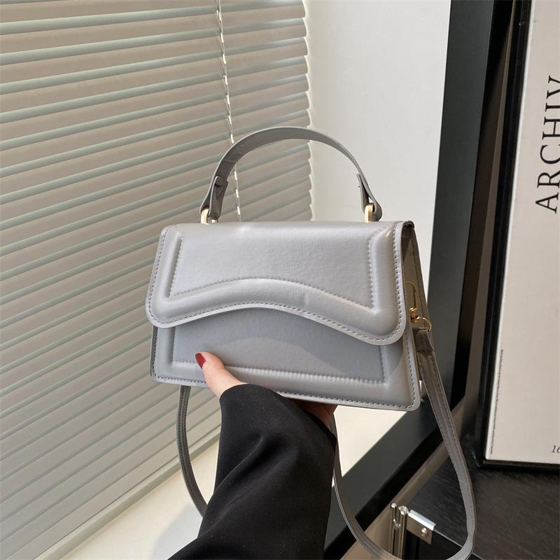 Premium texture temperament minimalist style versatile casual handbag solid color shoulder messenger bag atmospheric commuter bag серый
Premium texture temperament minimalist style versatile casual handbag solid color shoulder messenger bag atmospheric commuter bag серый