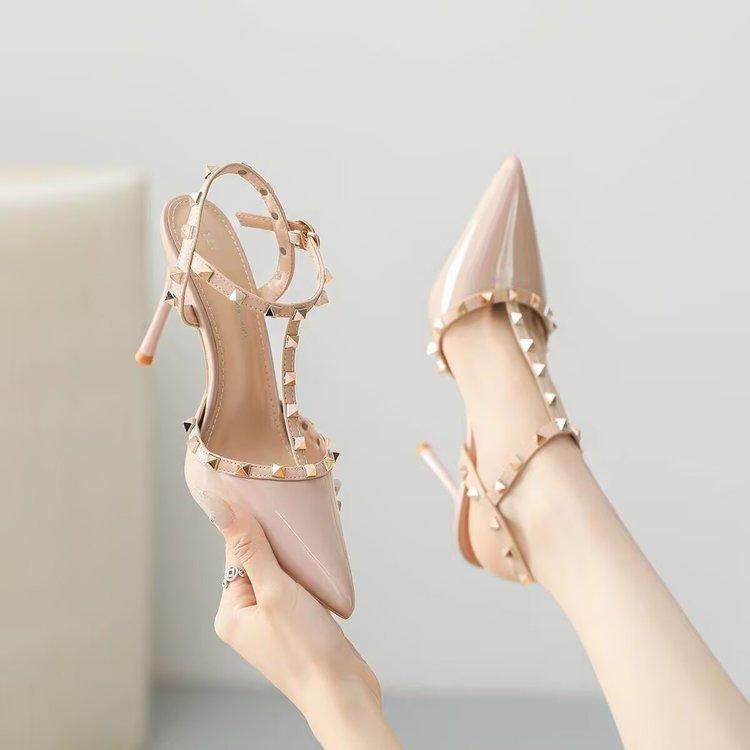 Rivet pointed hollow high heels women s thin heels 2025 summer new royal sister women s bag head high heels sandals women 34
Rivet pointed hollow high heels women s thin heels 2025 summer new royal sister women s bag head high heels sandals women 34