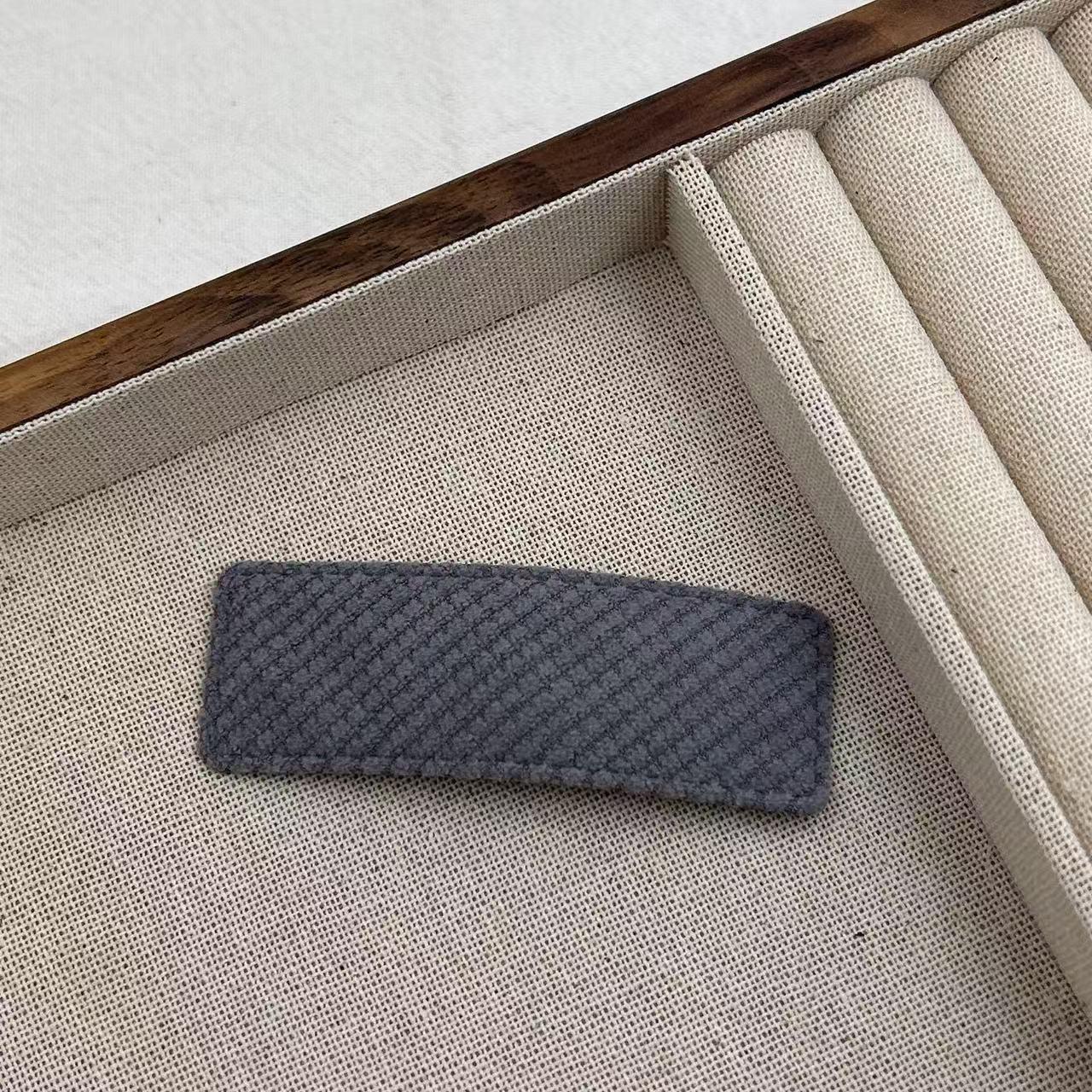 Премиальная корейская заколка для волос в виде капли воды: Ретро заколка-клип для челки и выбивающихся прядей
Премиальная корейская заколка для волос в виде капли воды: Ретро заколка-клип для челки и выбивающихся прядей