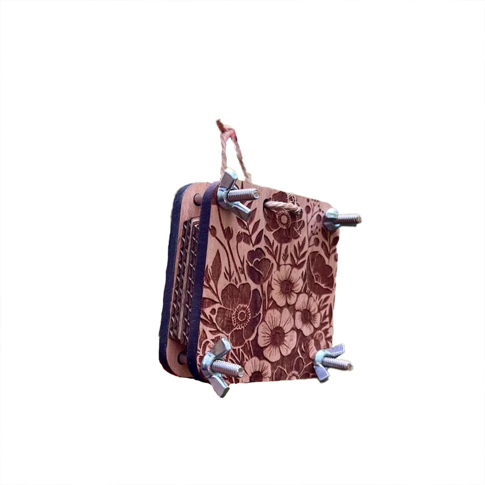 Креативна кишенькова машина для тиснення Дерев яна підвіска ручної роботи One Size
Креативна кишенькова машина для тиснення Дерев яна підвіска ручної роботи One Size