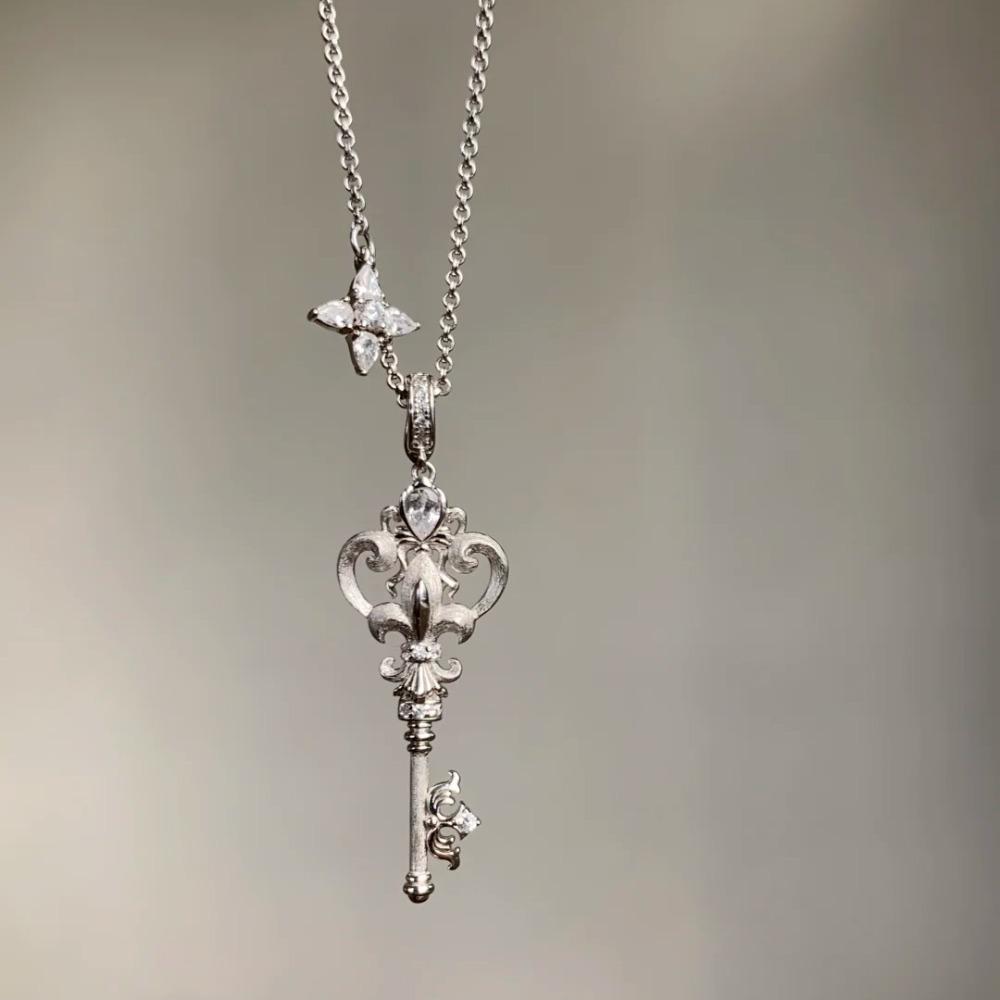 French Vintage Brushed Iris Key Necklace Women Elegant Zircon Design High End Pendant Collarbone Chain
French Vintage Brushed Iris Key Necklace Women Elegant Zircon Design High End Pendant Collarbone Chain