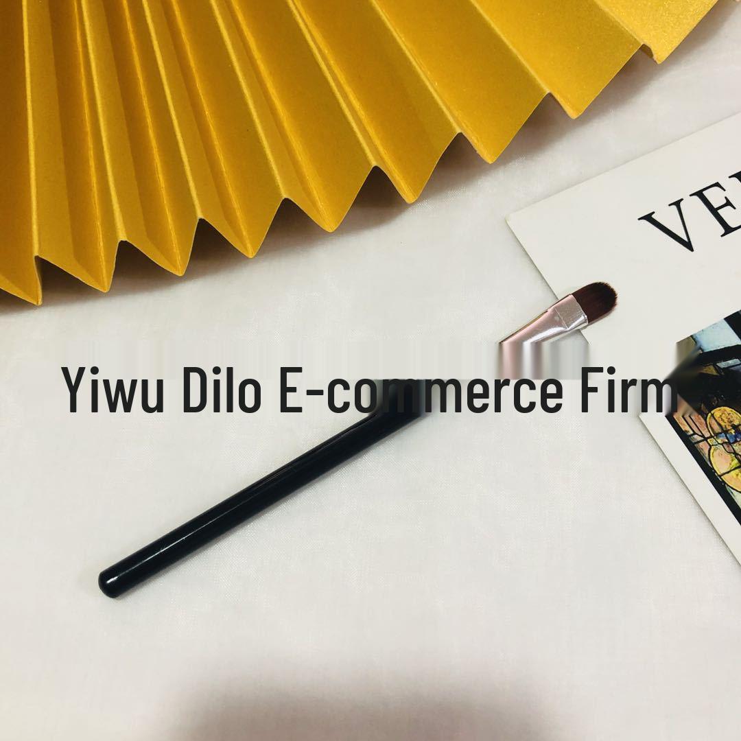 5-Piece Beginner Makeup Brush Set: Eyeshadow, Blush, Eyelash Comb
5-Piece Beginner Makeup Brush Set: Eyeshadow, Blush, Eyelash Comb