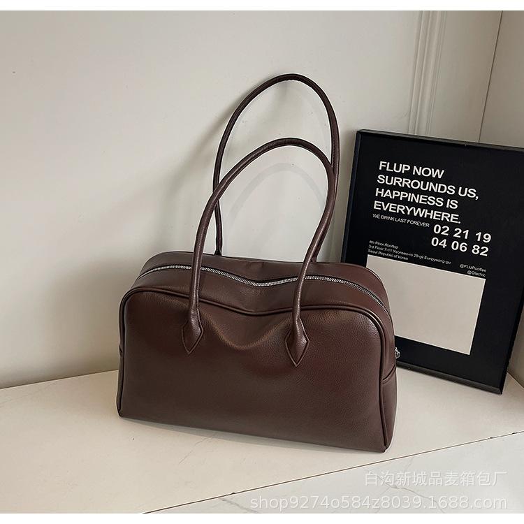 British Retro Underarm Briefcase Women s Commuter Bag Women s 2025 New Large Capacity Fashion Texture Shoulder Bag
British Retro Underarm Briefcase Women s Commuter Bag Women s 2025 New Large Capacity Fashion Texture Shoulder Bag