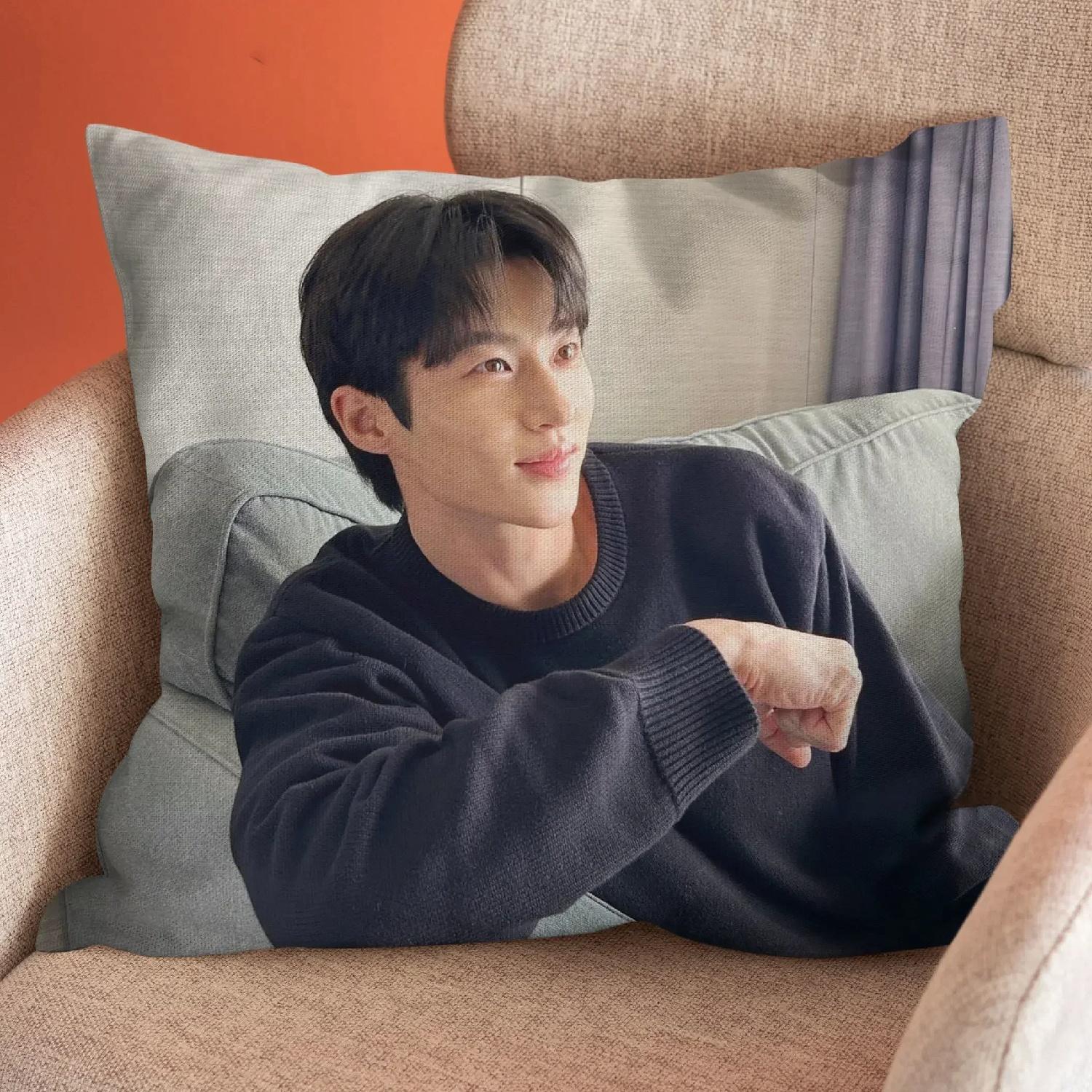 Byeon Wooseok funda de almohada del mismo estilo, fund encantador, regalo de cumpleañosL,(1) 66x66cm
Byeon Wooseok funda de almohada del mismo estilo, fund encantador, regalo de cumpleañosL,(1) 66x66cm