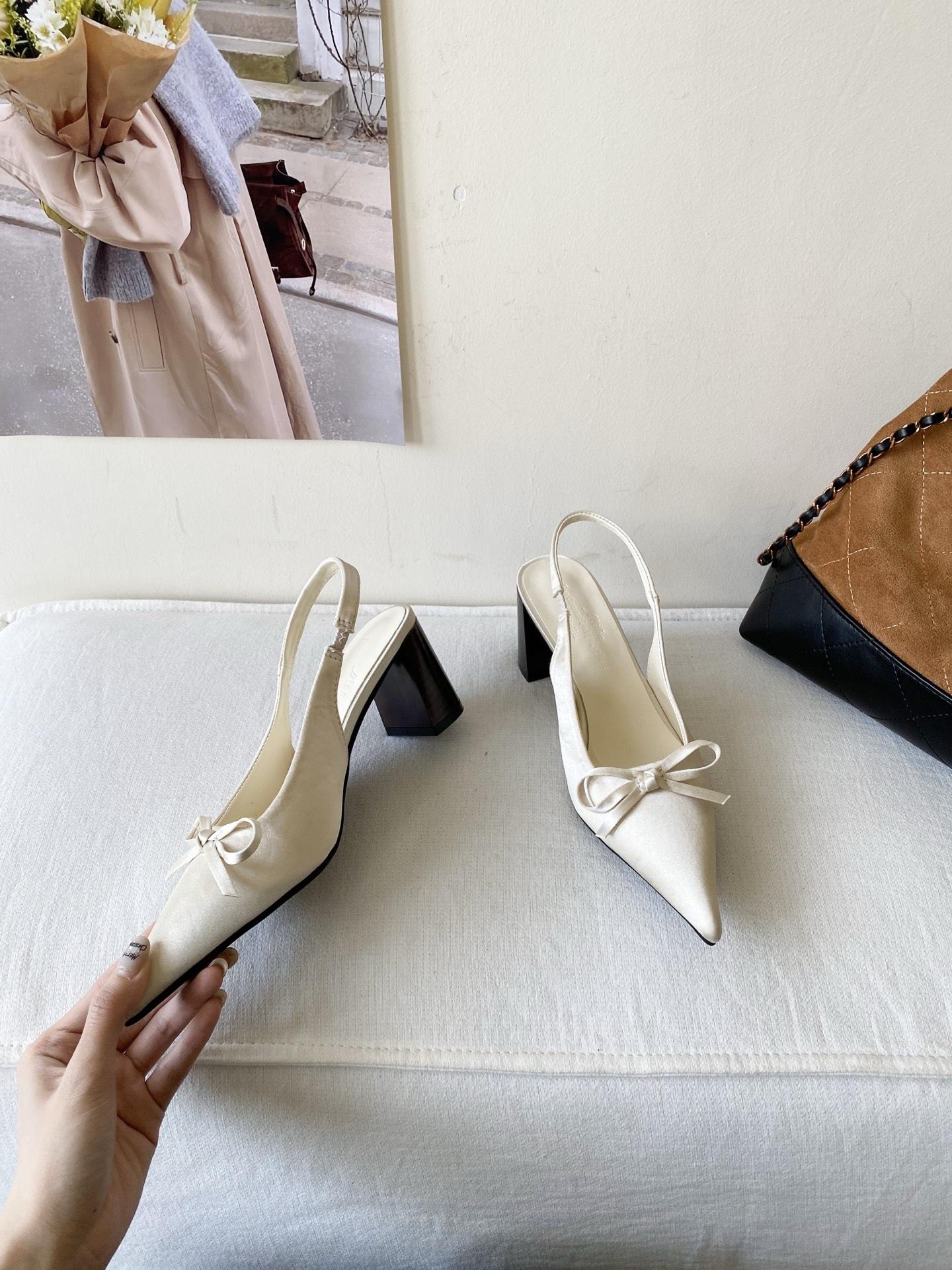 Wind Satin Bow Pointed Head Thick Heel Bag Head Single Shoes 35 белый
Wind Satin Bow Pointed Head Thick Heel Bag Head Single Shoes 35 белый