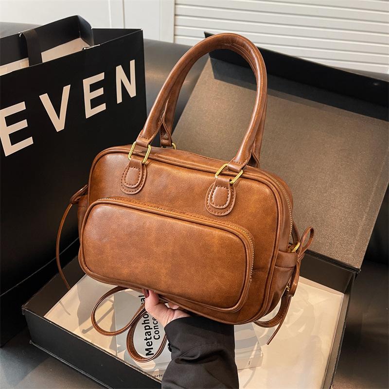 2025 New Women s Retro Backpack Fashion Versatile Handbag Premium Commuter Shoulder Bag Large Capacity 27*12*17 чорний
2025 New Women s Retro Backpack Fashion Versatile Handbag Premium Commuter Shoulder Bag Large Capacity 27*12*17 чорний